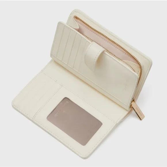 Kate Spade Women Wallet Carey Wallet in Smooth Quilted Leather - Picture 4 of 6